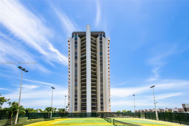 Property Photo:  1800 NE 114th St 2309  FL 33181 