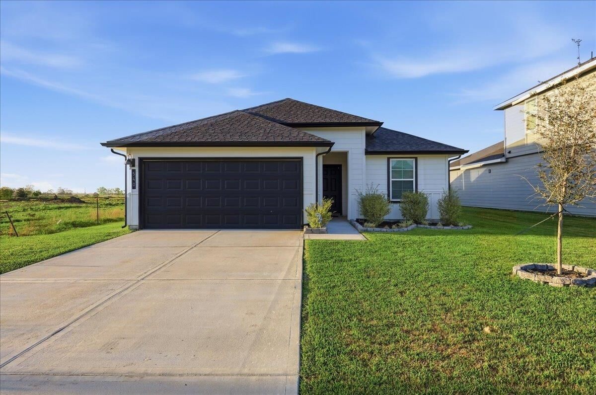 Property Photo:  540 Brittany Grove  TX 77613 
