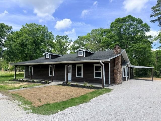 Property Photo:  915 Sawmill Rd  TX 77662 
