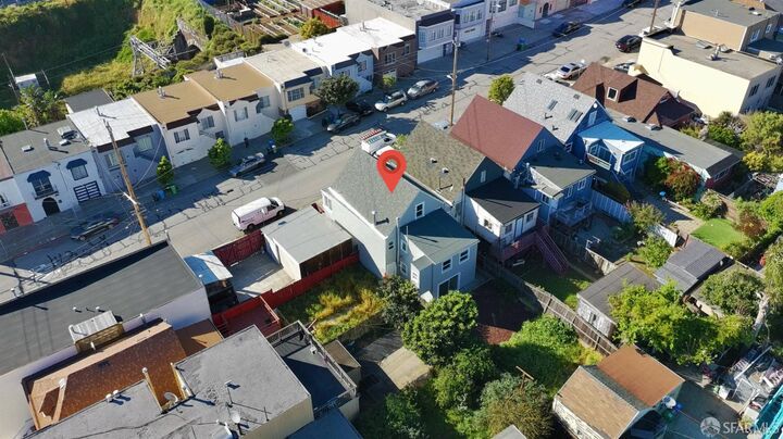 Property Photo:  77 Reddy Street  CA 94124 