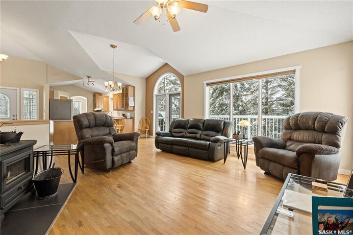 Property Photo:  172 3rd Street W  SK S0M 2K0 