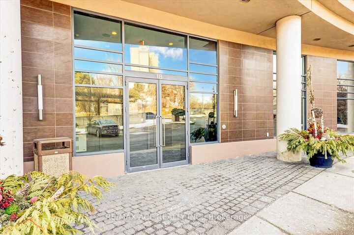 Property Photo: 18 Valley Woods Road 605 ON M3A 0A1