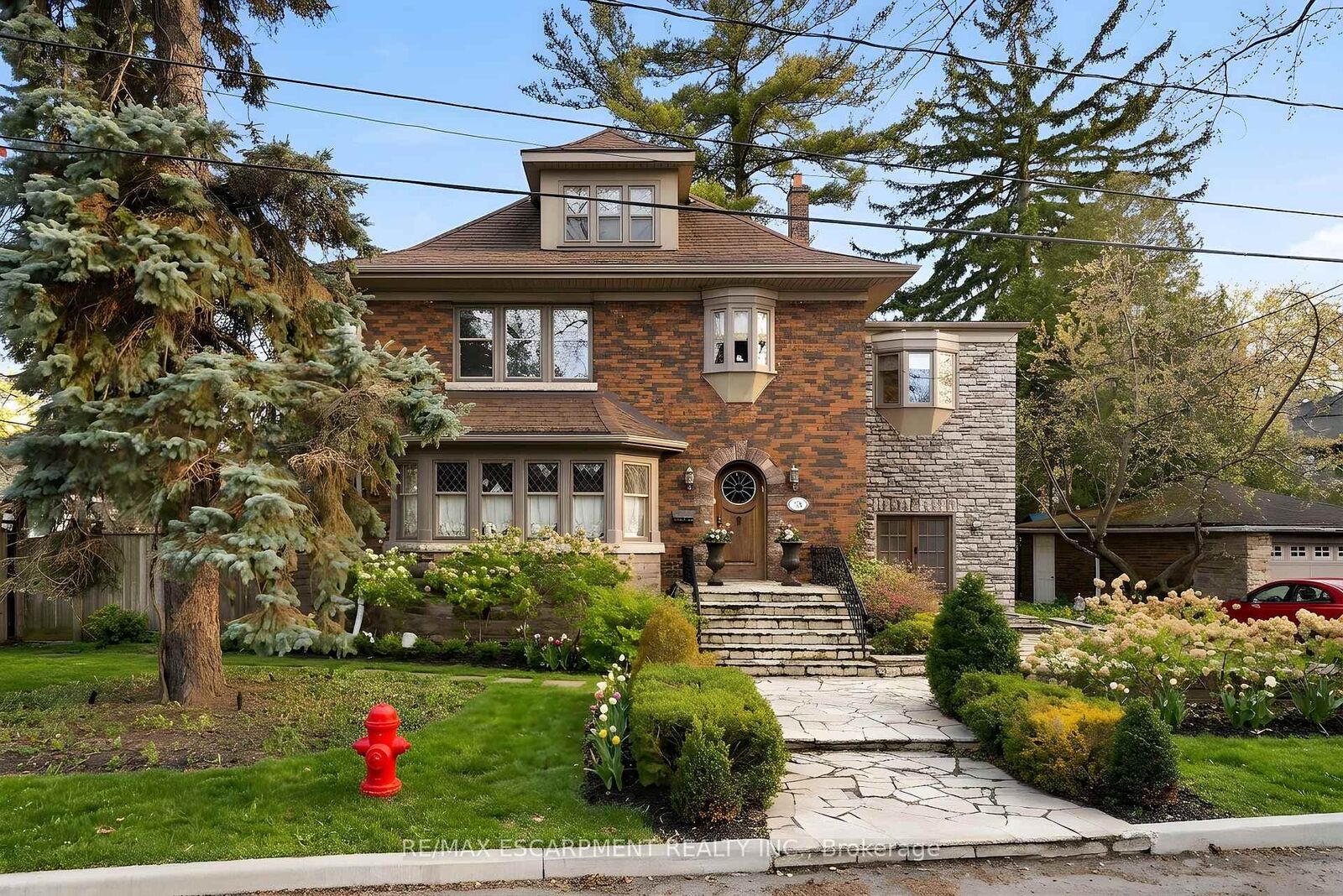 Property Photo: 74 Oak Knoll Drive ON L8S 4C4