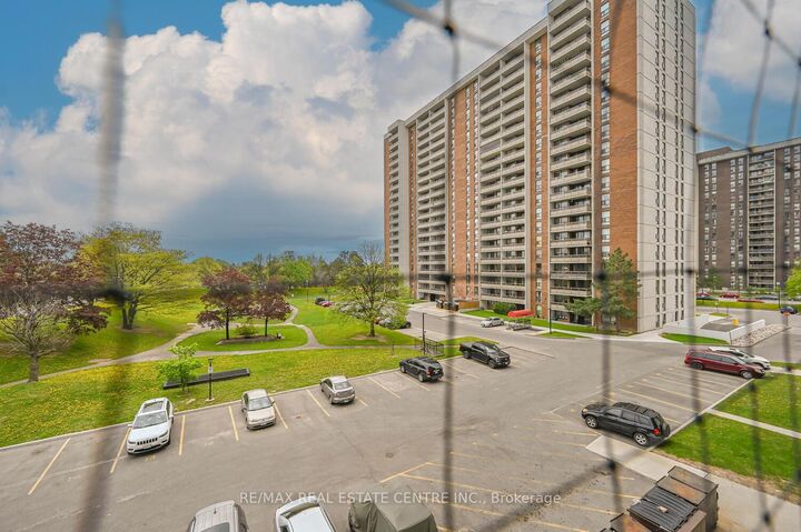 Property Photo: 21 Knightsbridge Road 403 ON L6T 3Y1
