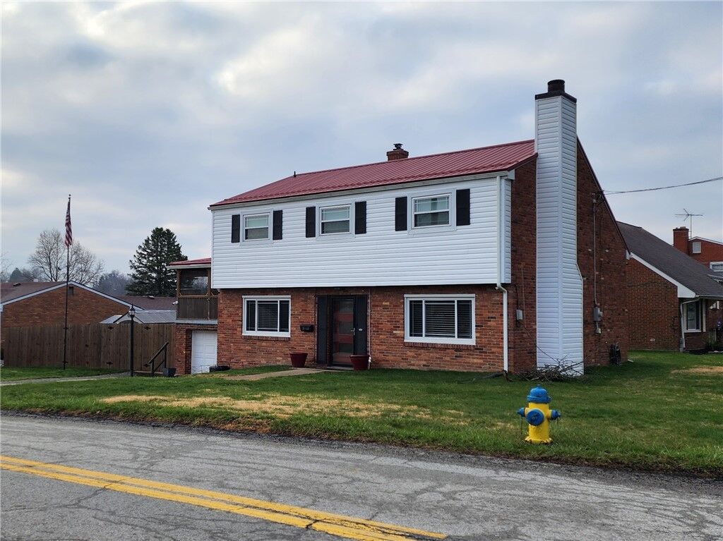 Property Photo:  3900 Evergreen Drive  PA 15146 