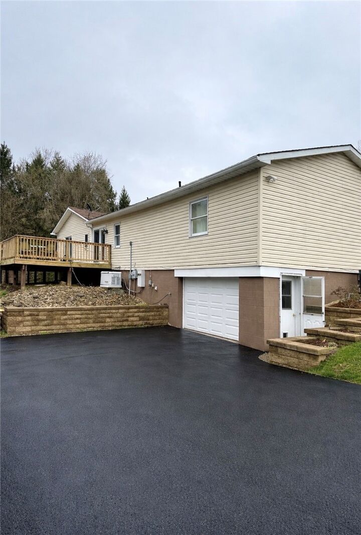 Property Photo:  87 Broad St  PA 15345 