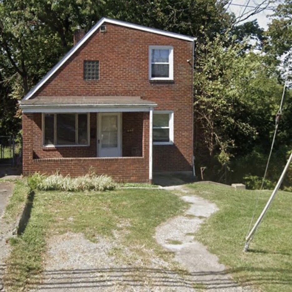 Property Photo:  646 Tarragonna St  PA 15210 