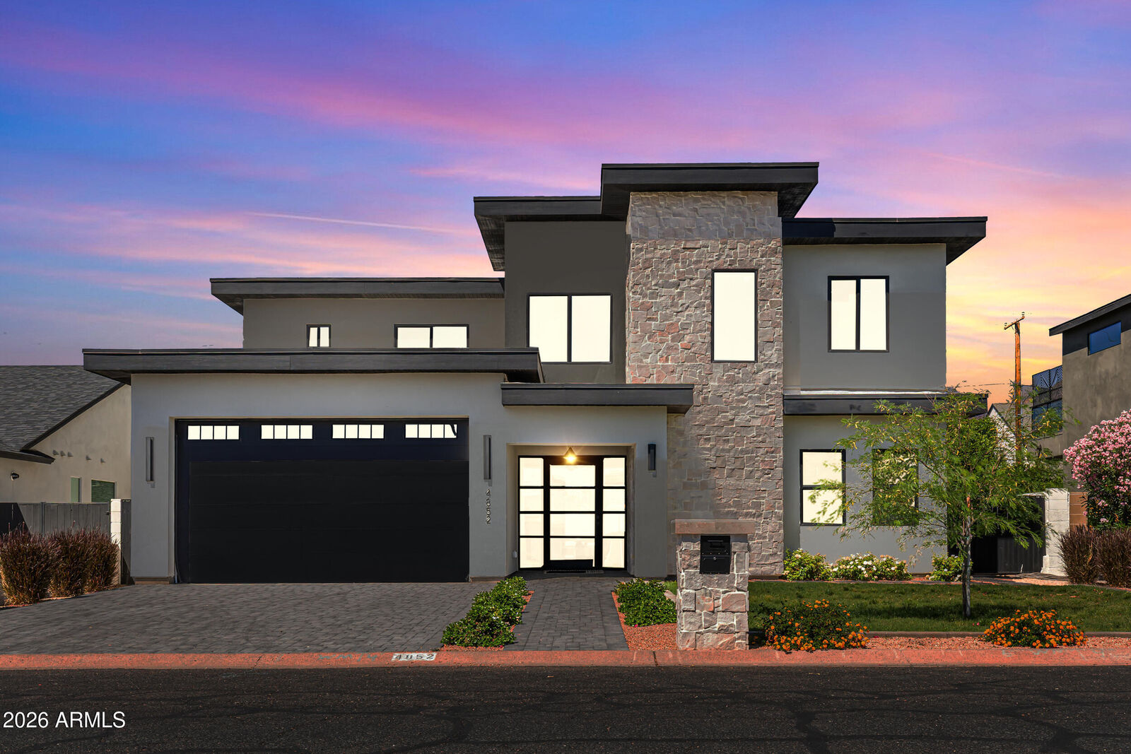 Property Photo: 4852 E Piccadilly Road AZ 85018