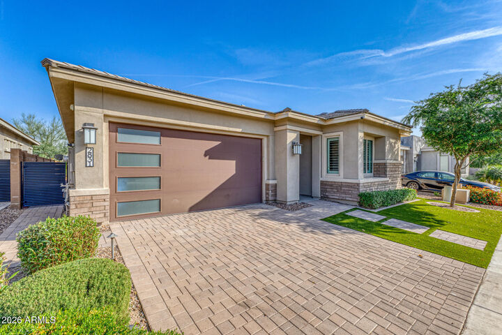 Property Photo:  2831 E Los Gatos Drive  AZ 85050 