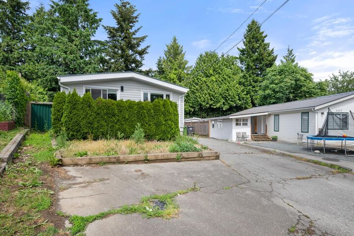 Property Photo: 2225 Crystal Court BC V2T 6A7