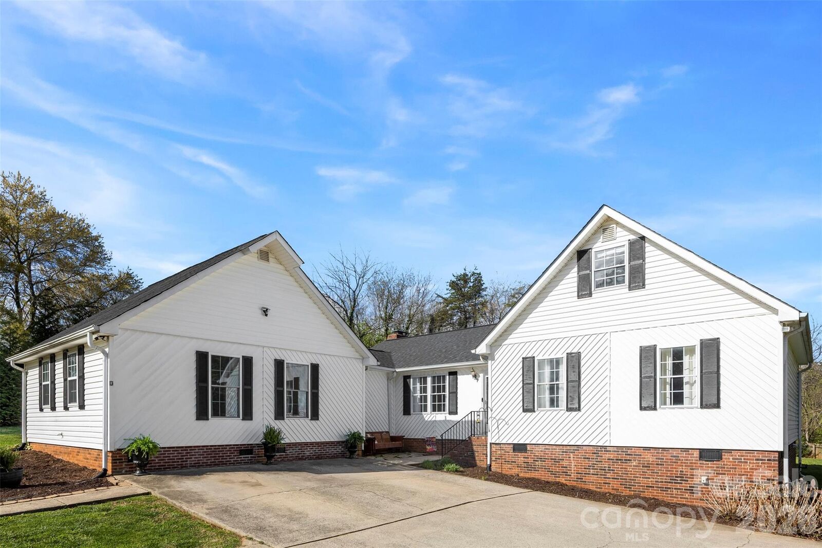 Property Photo:  123 Chestnut Ridge Road  NC 28086 