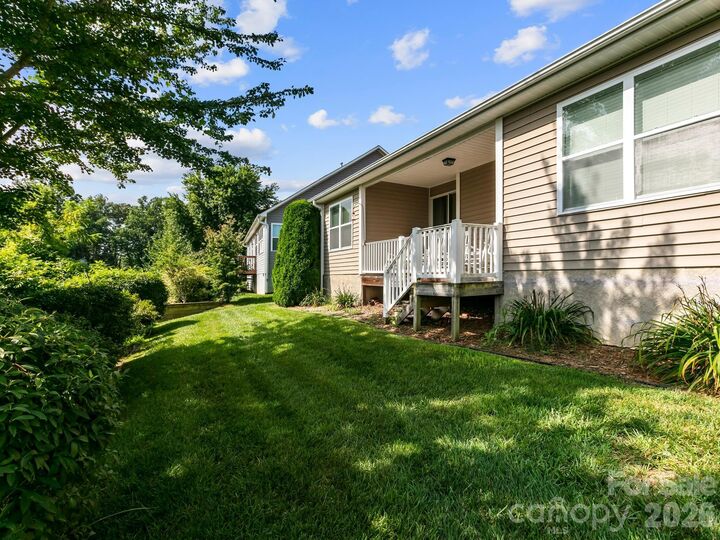 Property Photo:  7 Eagle Creek Trail S  NC 28731 