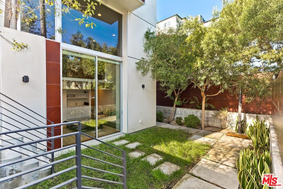 Property Photo:  111 Eastwind St  CA 90292 