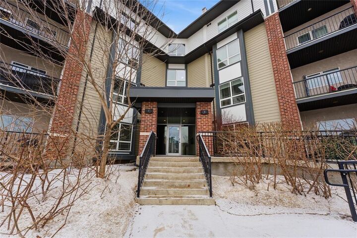 Property Photo: 10 Hill Grove Point MB R3Y 0V6