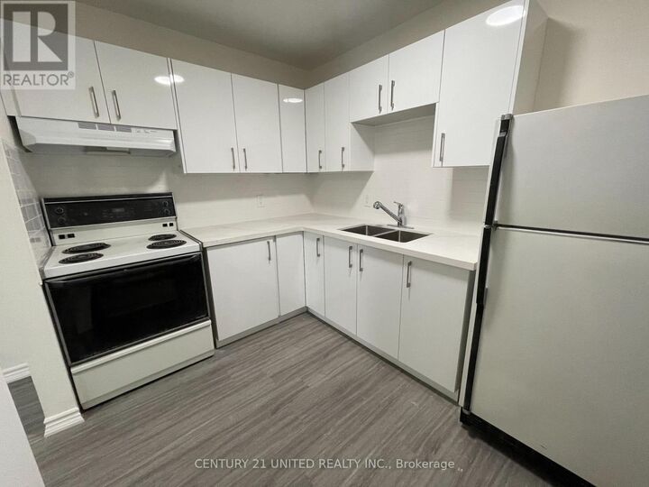 Property Photo:  174.5 Hunter Street West 9  ON K9H 2L2 