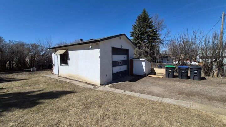 Property Photo:  28 29th Street North  MB R7B 1J9 
