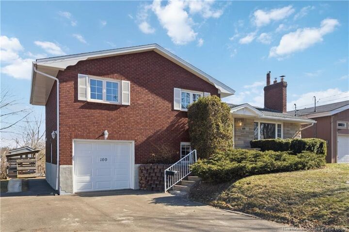 169 Hedgewood Drive — photo 1