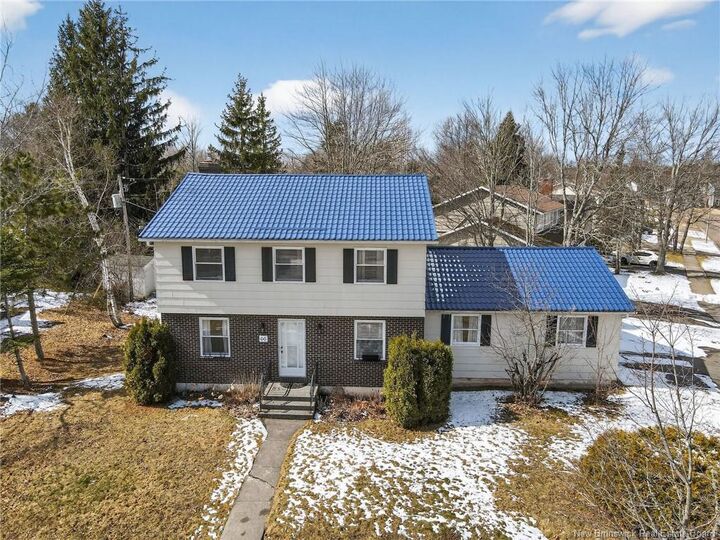 66 Parkwood Drive — photo 1