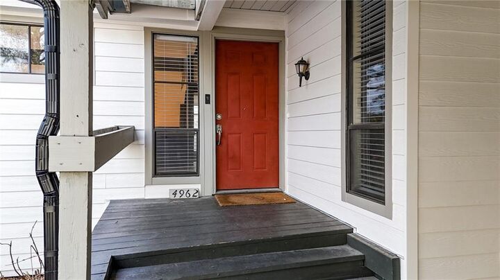 Property Photo: 4962 N Ellipse GA 30068