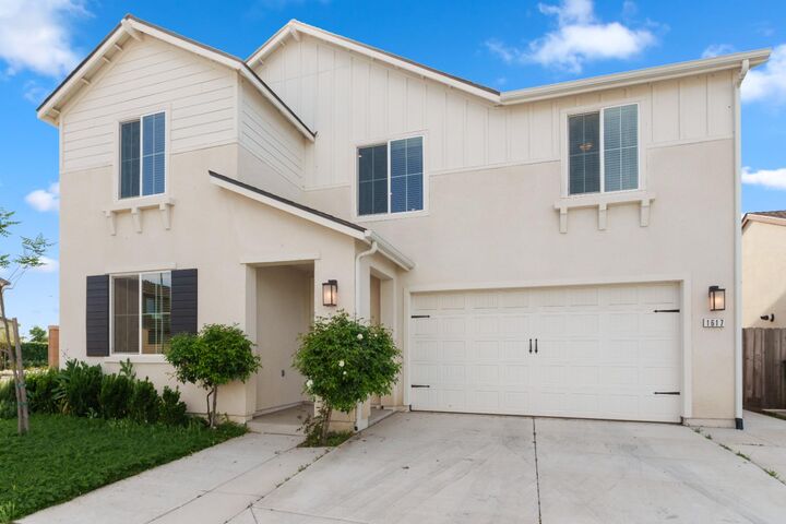Property Photo:  1617 N Filbert Avenue  CA 93727 