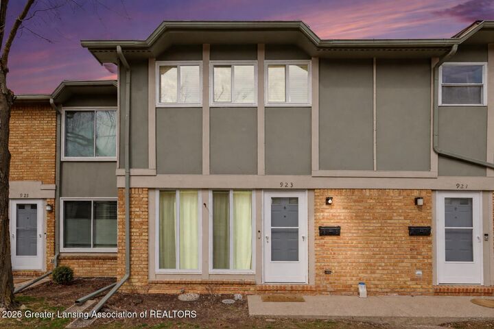 Property Photo: 923 Trafalger Lane MI 48823