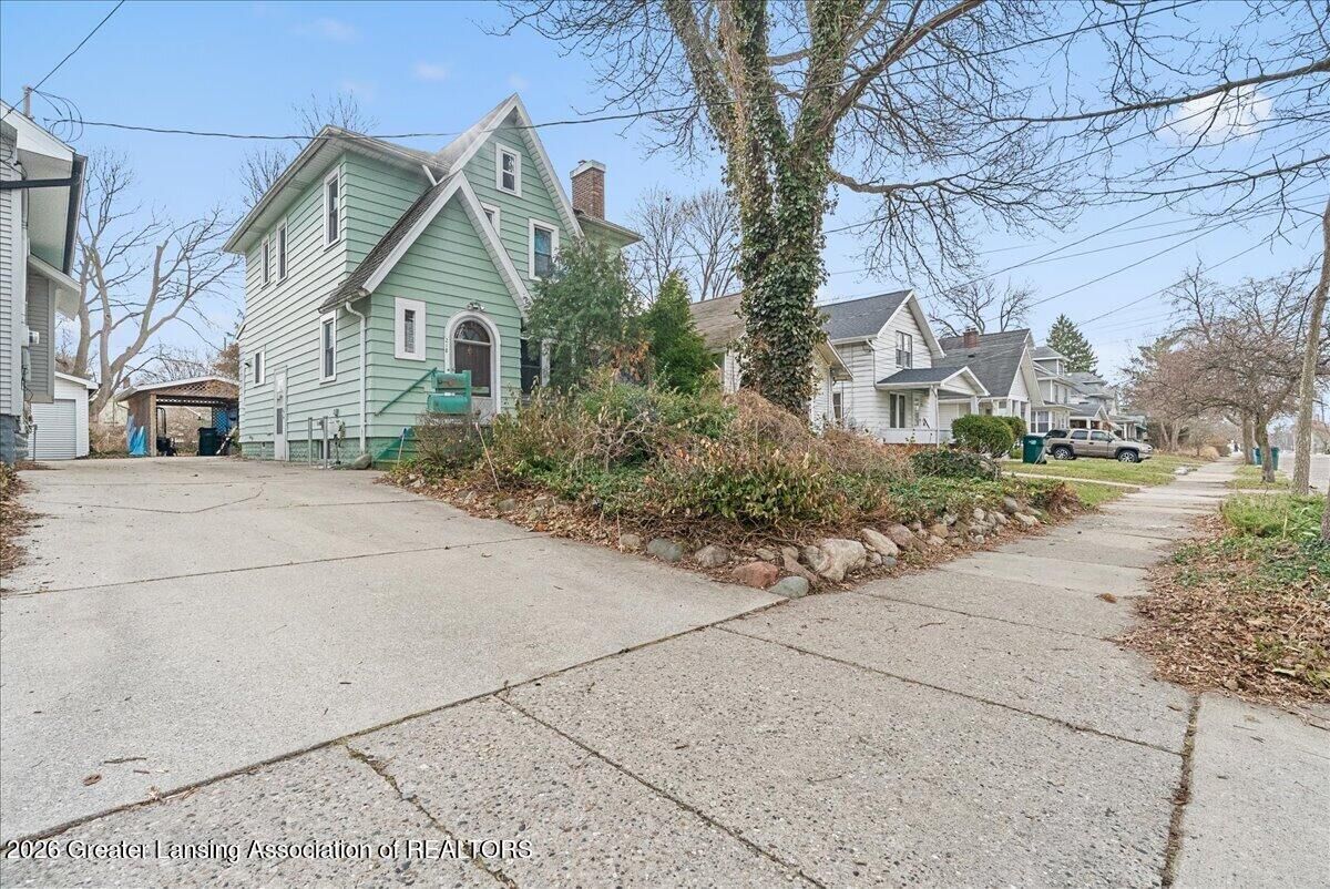 Property Photo:  218 N Magnolia Avenue  MI 48912 