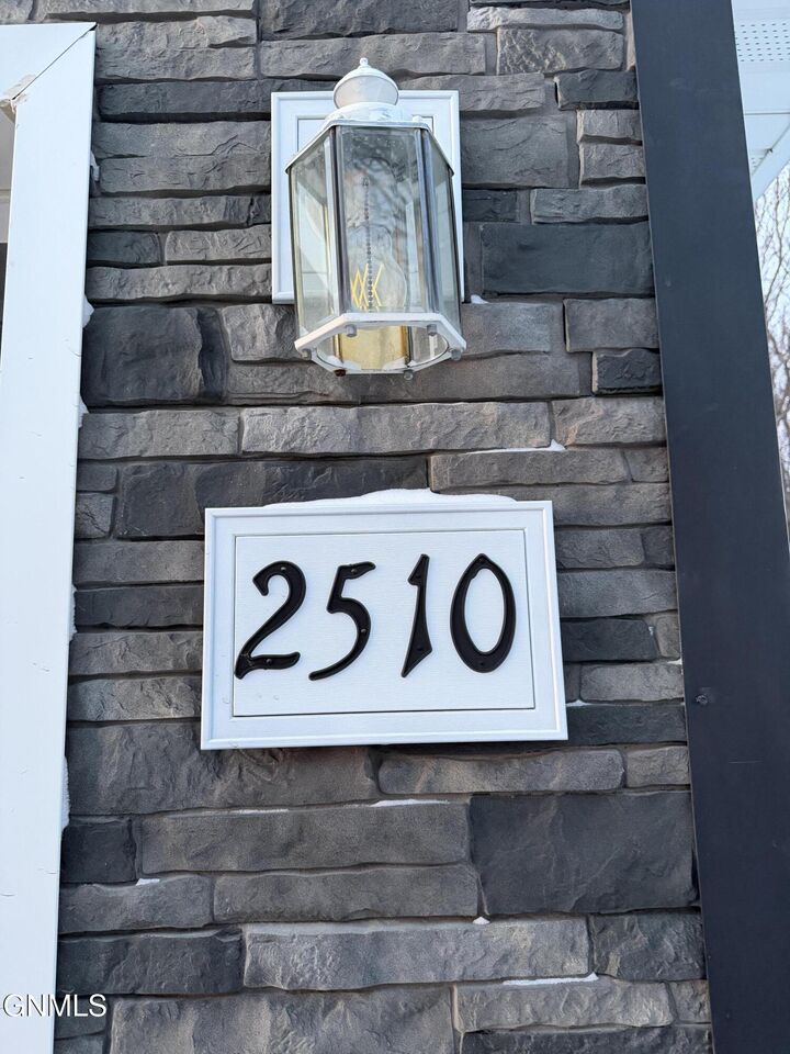 Property Photo:  2510 Hoover Avenue  ND 58501 