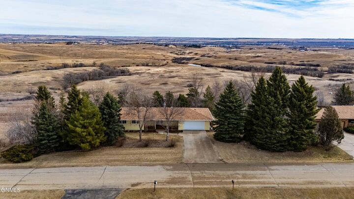 Property Photo:  4600 Highland Road NW  ND 58554 