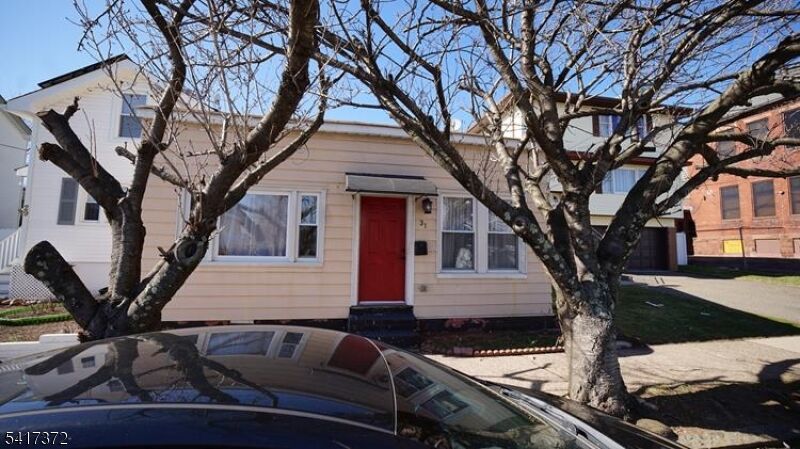 Property Photo:  31 Kossuth St  NJ 07508 
