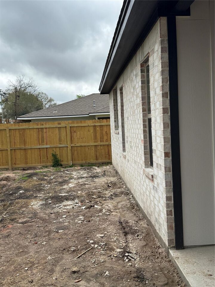 Property Photo:  1211 S 14th Street  TX 77627 