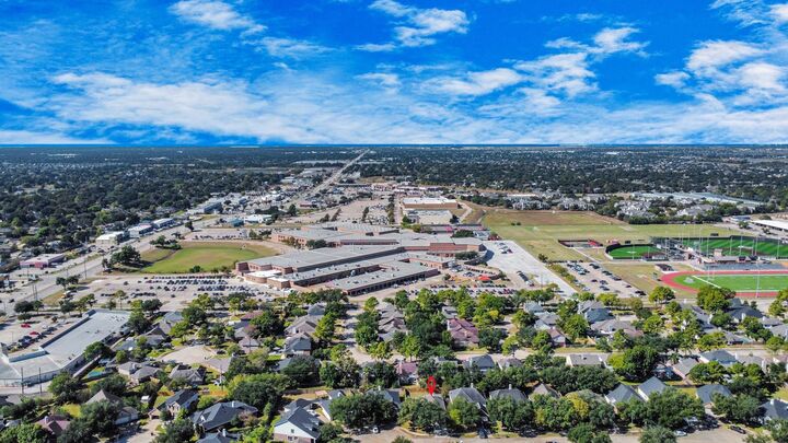 Property Photo: 7207 Glenbank Way TX 77095