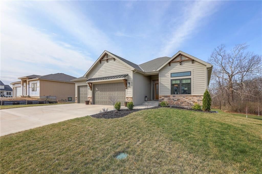 Property Photo:  1820 Homestead Drive  MO 64068 