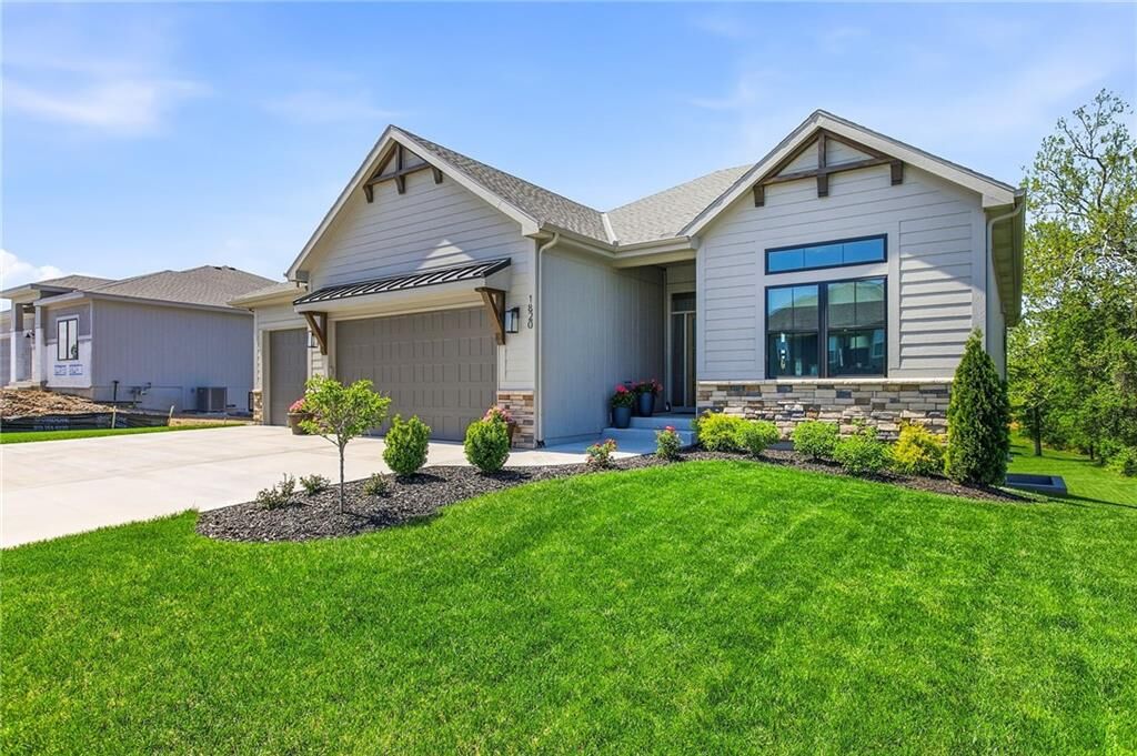 Property Photo:  1820 Homestead Drive  MO 64068 