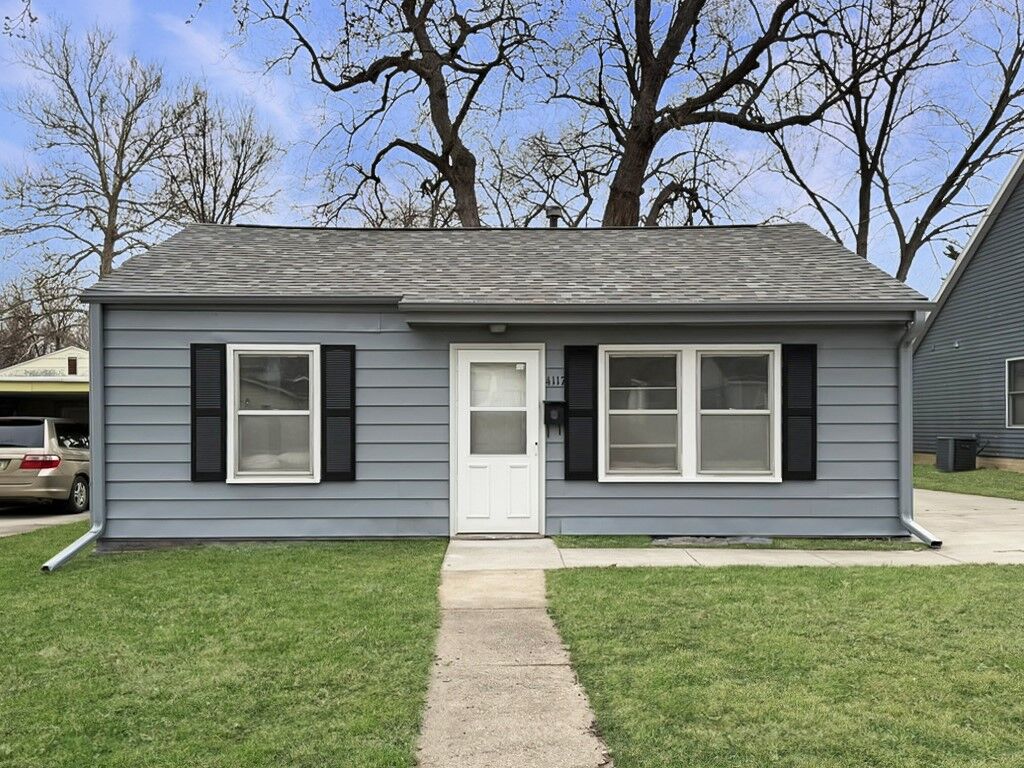 Property Photo:  4117 5th Avenue  IA 50313 
