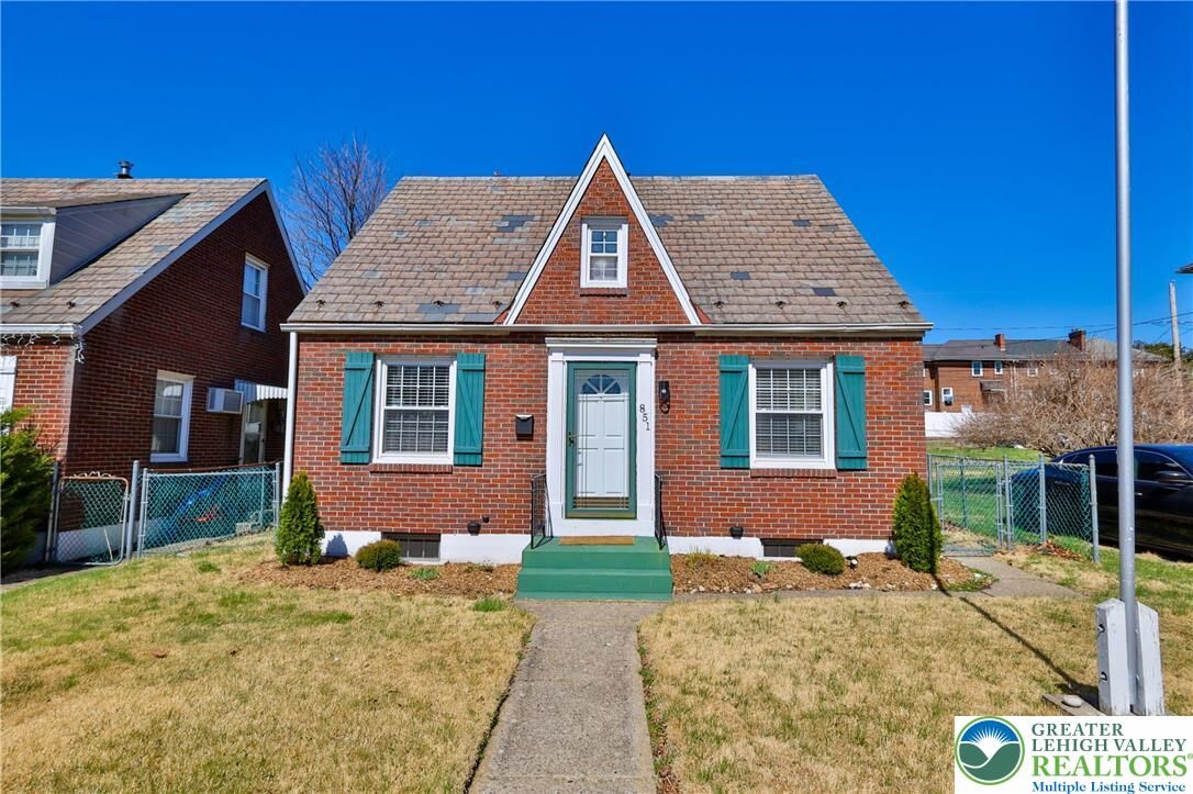 Property Photo:  851 Media Street  PA 18017 