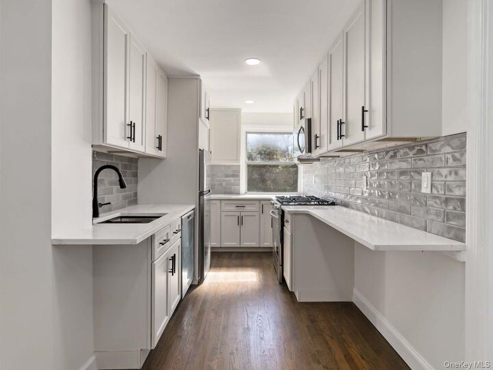 Property Photo:  37 New Avenue  NY 10704 