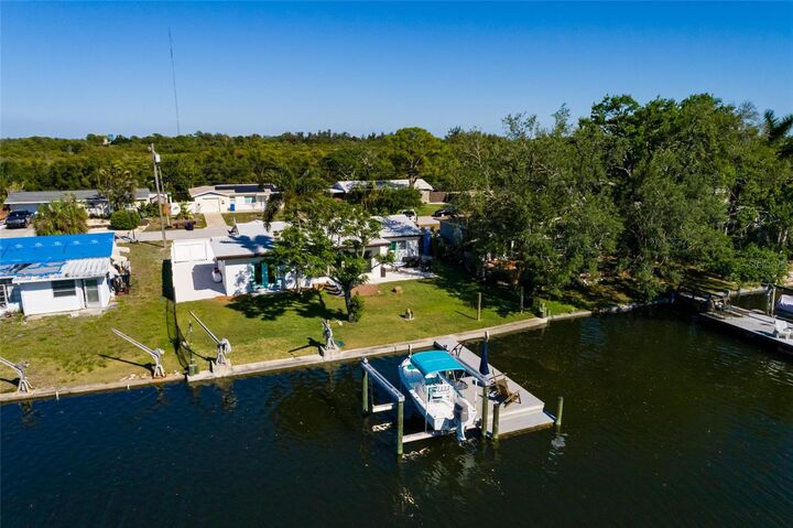 Property Photo: 9298 Sun Isle Drive NE FL 33702