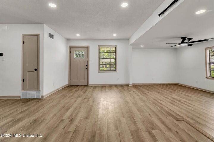 Property Photo:  8182 Cedarbrook Drive  MS 38671 