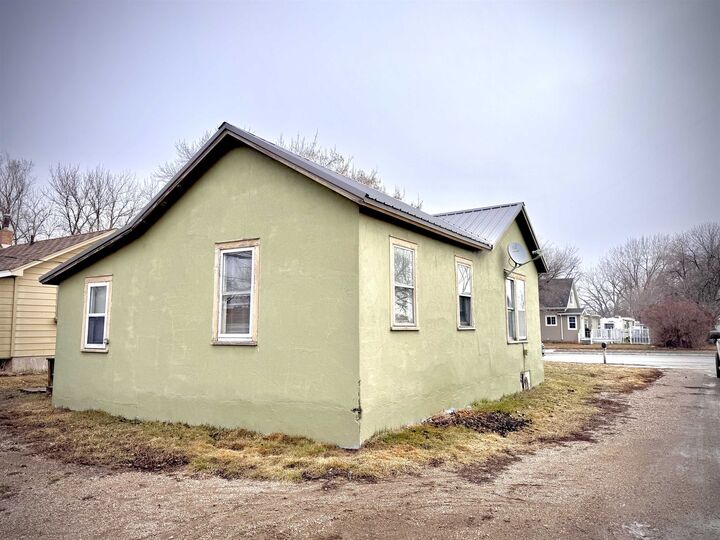 Property Photo: 528 4th St SE ND 58784