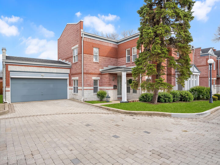 Property Photo:  11 Manchester Lane  IL 60126 