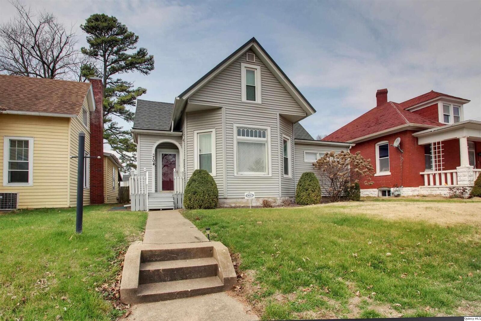 Property Photo:  704 S 16th Street  IL 62301 