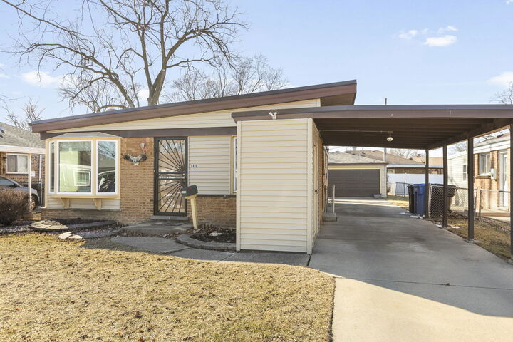 Property Photo: 8400 S Knox Avenue IL 60652