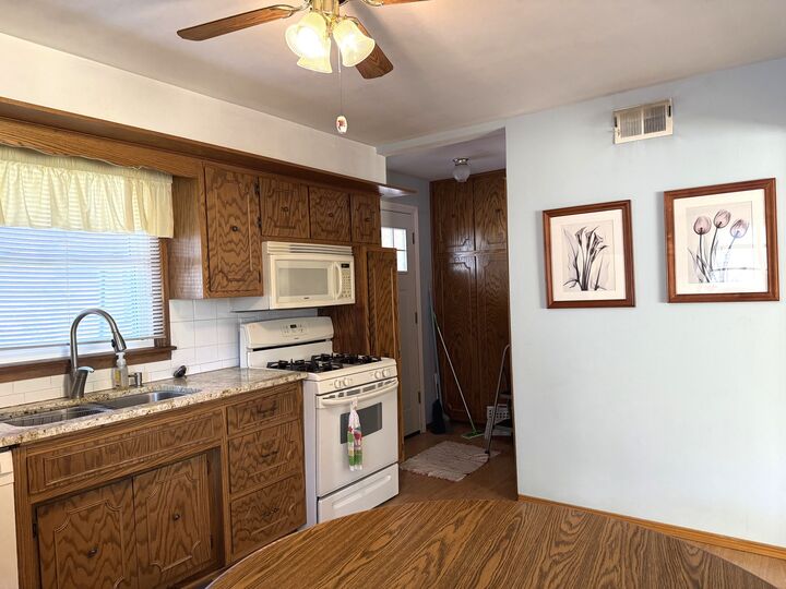 Property Photo:  6048 Washington Street  IL 60415 