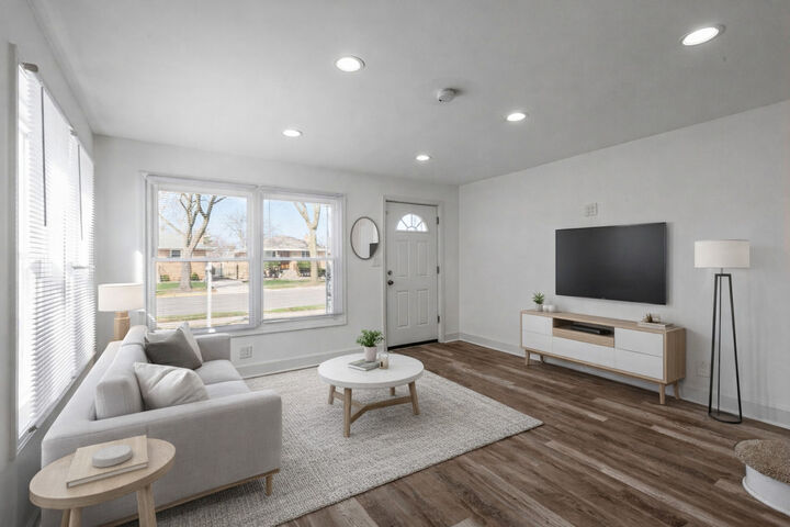 Property Photo:  519 Bellwood Avenue  IL 60104 