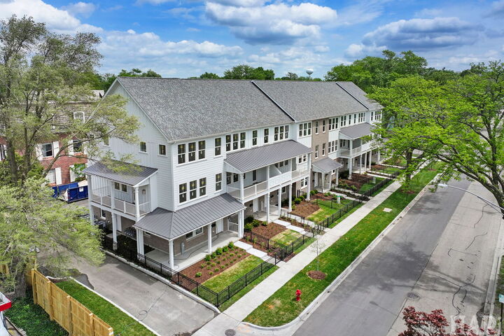 Property Photo: 160 Washington Street 160 IL 60010