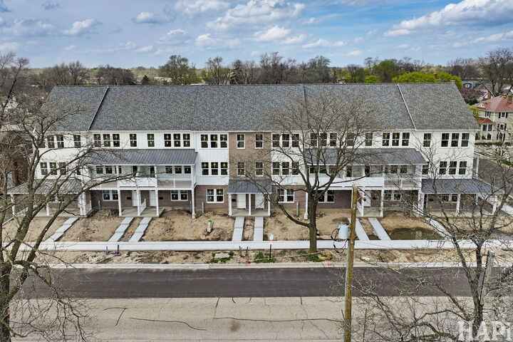 Property Photo:  160 Washington Street 160  IL 60010 