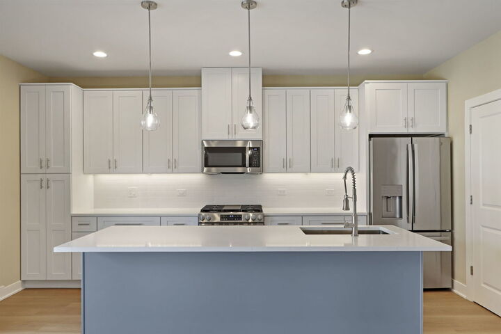 Property Photo:  160 Washington Street 160  IL 60010 
