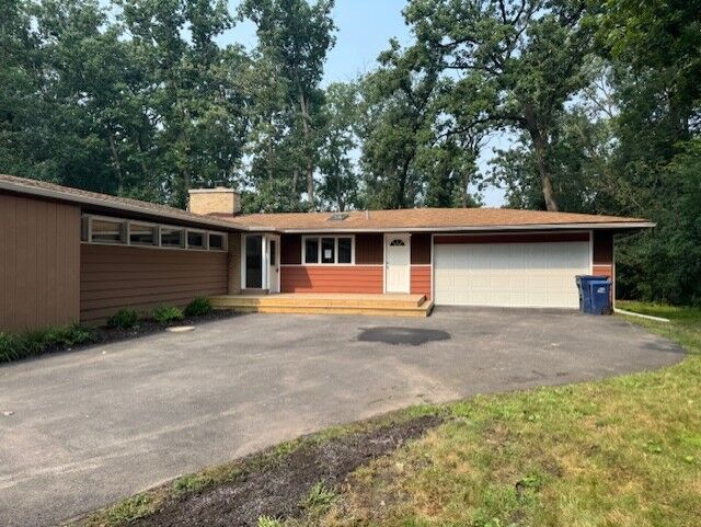 Property Photo: 28450 N Shagbark Lane IL 60048