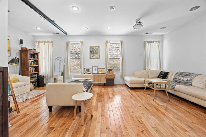 Property Photo: 1527 W 18th Place IL 60608