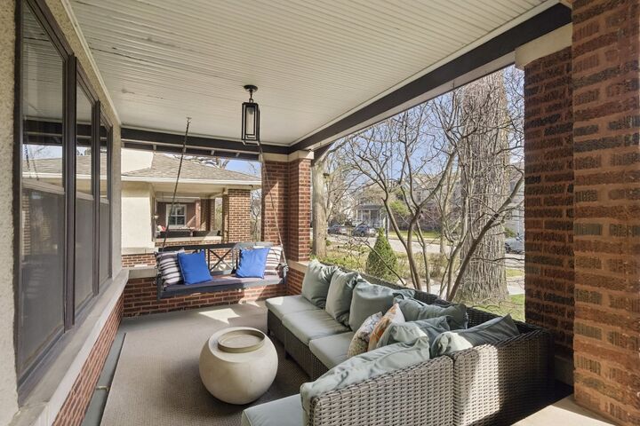 Property Photo:  729 Lincoln Street  IL 60201 